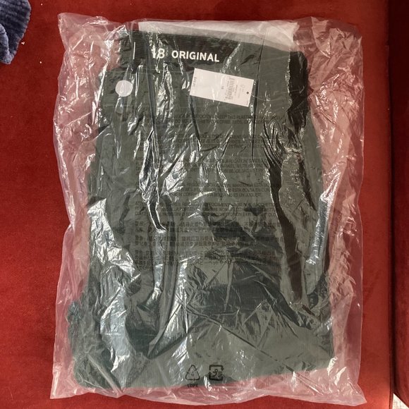 Gap Kids Original Corduroy Pants with Washwell in Dark Emerald, sizes 16 + 18 - Picture 2 of 3